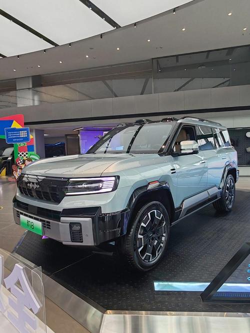 重庆206比亚迪方程豹硬派越野的爆款，英菲尼迪35周年与你共成长